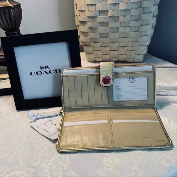 Coach Rare NWT Poppy Pop C Jazzy Signature Wallet Vibrant Design MSRP $228 - Picture 9 of 12